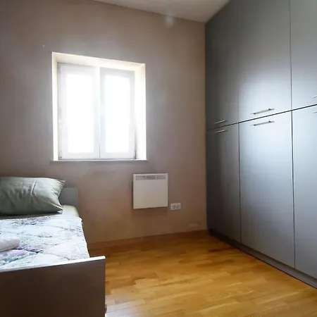 Iris -odlicno Mjesto U Centru Pule Appartamento Pola