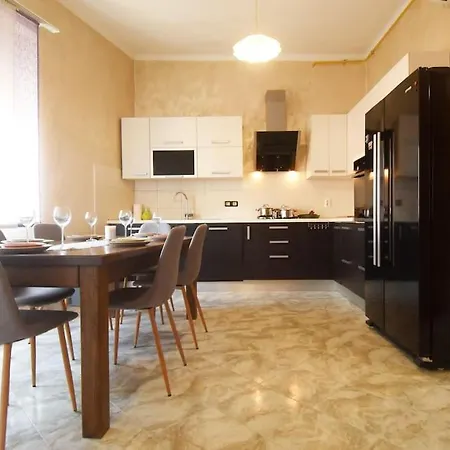 Apartman Iris -odlicno Mjesto U Centru Pule Póla