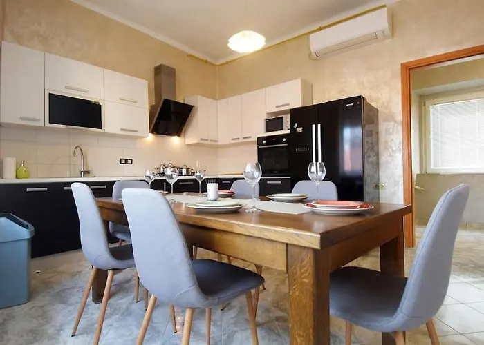 Appartement Iris -odlicno Mjesto U Centru Pule